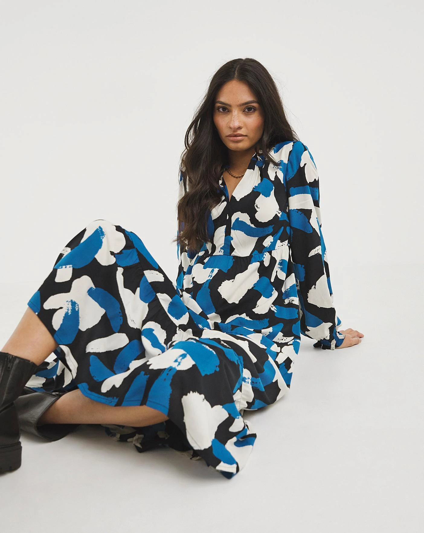 Graphic Print Balloon Sleeve Midi Smock Dress| Blue/Black 4 Graphic Print Balloon Sleeve Midi Smock Dress| Blue/Black - Image 2