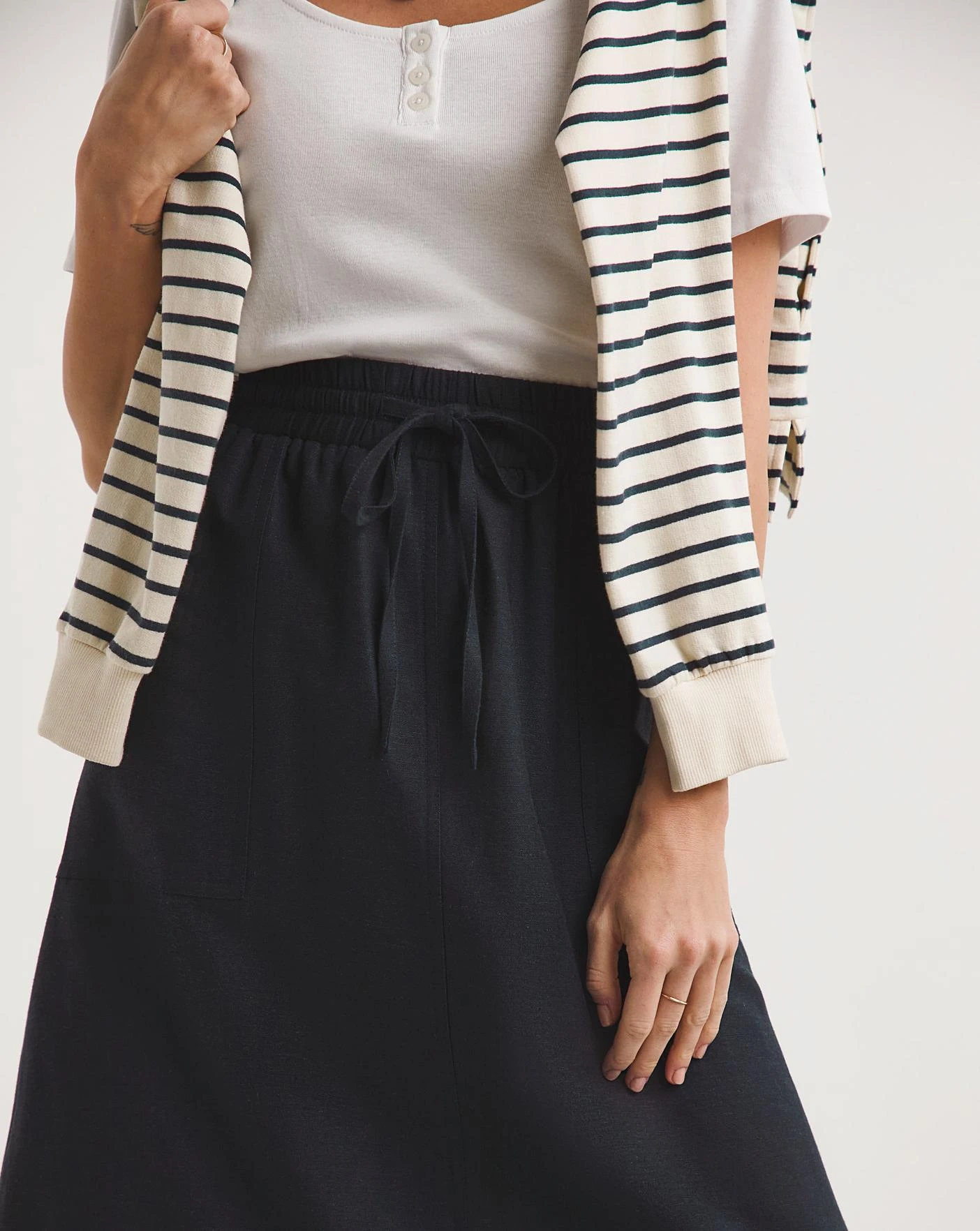 Navy Linen Mix Maxi Skirt| Navy 5 Navy Linen Mix Maxi Skirt| Navy - Image 3