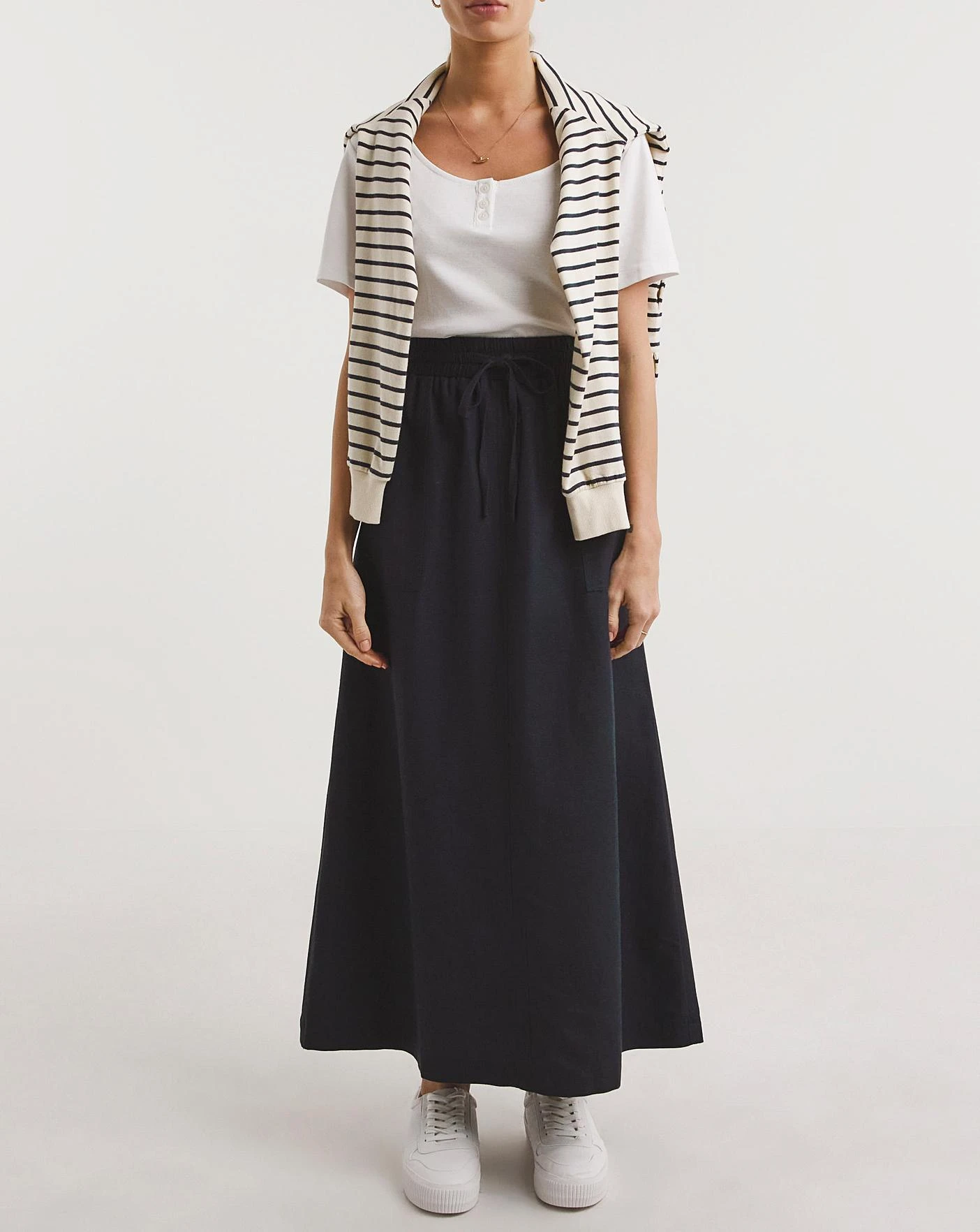 Navy Linen Mix Maxi Skirt| Navy 4 Navy Linen Mix Maxi Skirt| Navy - Image 2