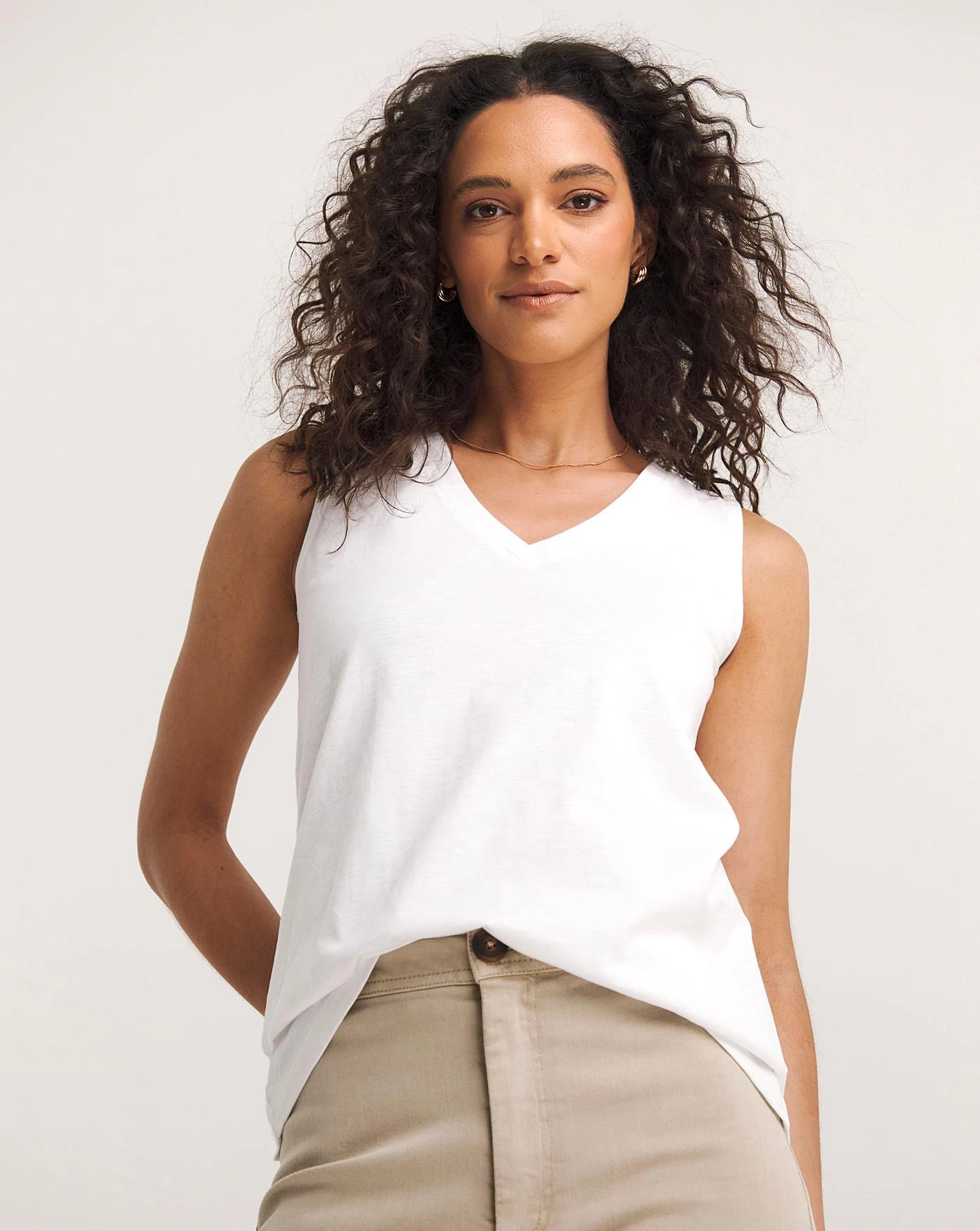 Cotton Slub V-Neck Vest| White 3 Cotton Slub V-Neck Vest| White