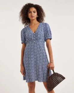 Ro&Zo Ditsy Shirred Detail Short Dress| Navy -Trendy Rae Sales y01cz040741w