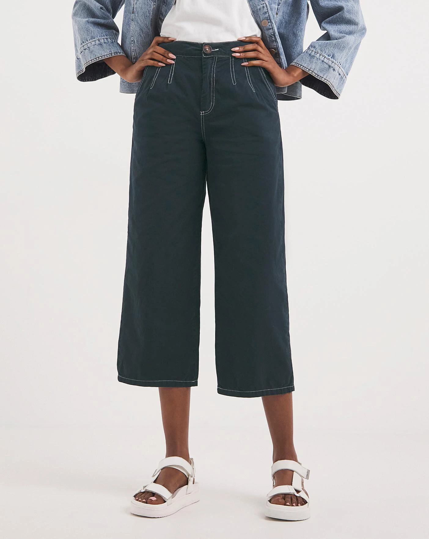 Navy Wide Leg Crop Carpenter Trousers With Contrast Stitch| Navy 4 Navy Wide Leg Crop Carpenter Trousers With Contrast Stitch| Navy - Image 2