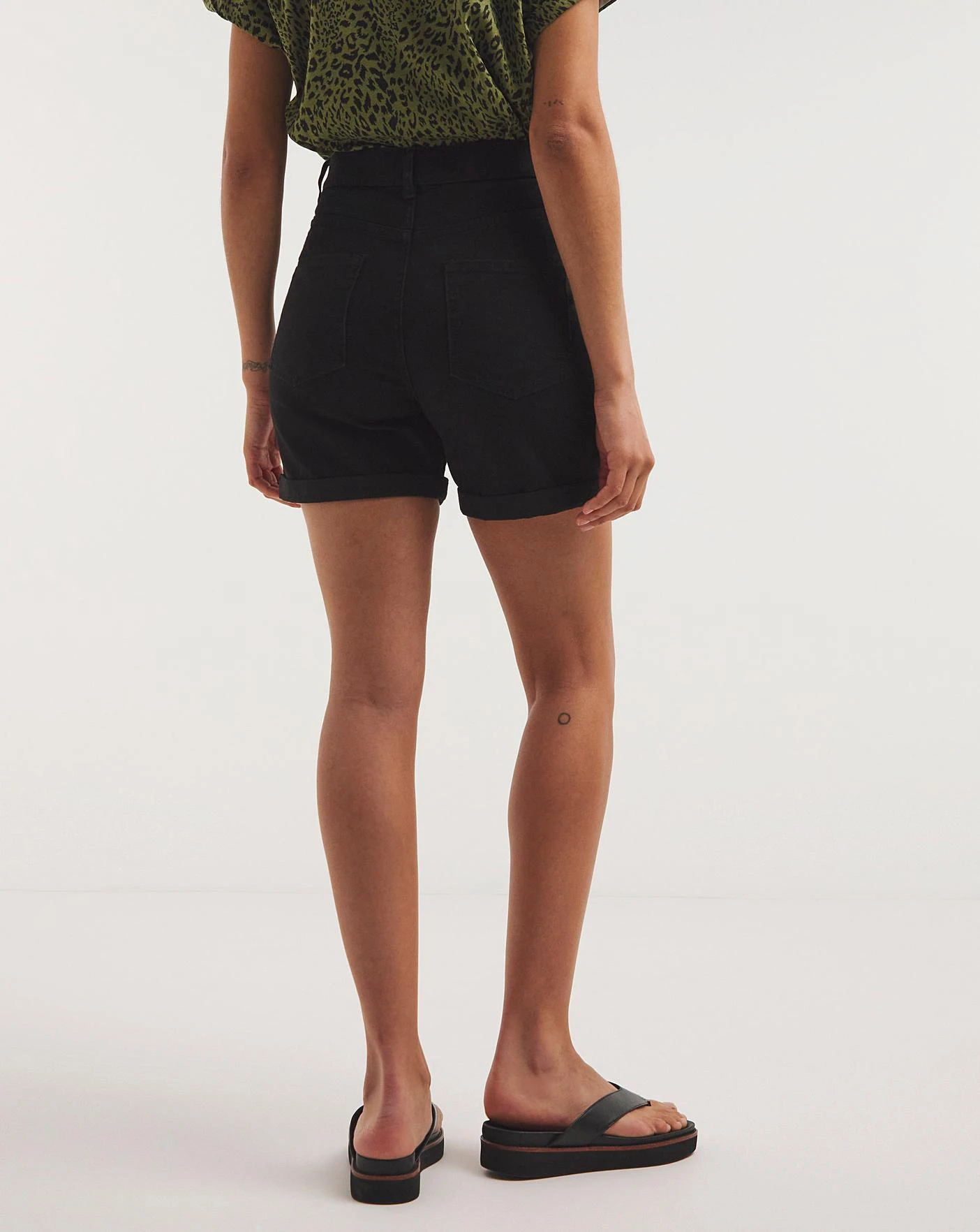 Black 24/7 Mid Shorts| Black 6 Black 24/7 Mid Shorts| Black - Image 4