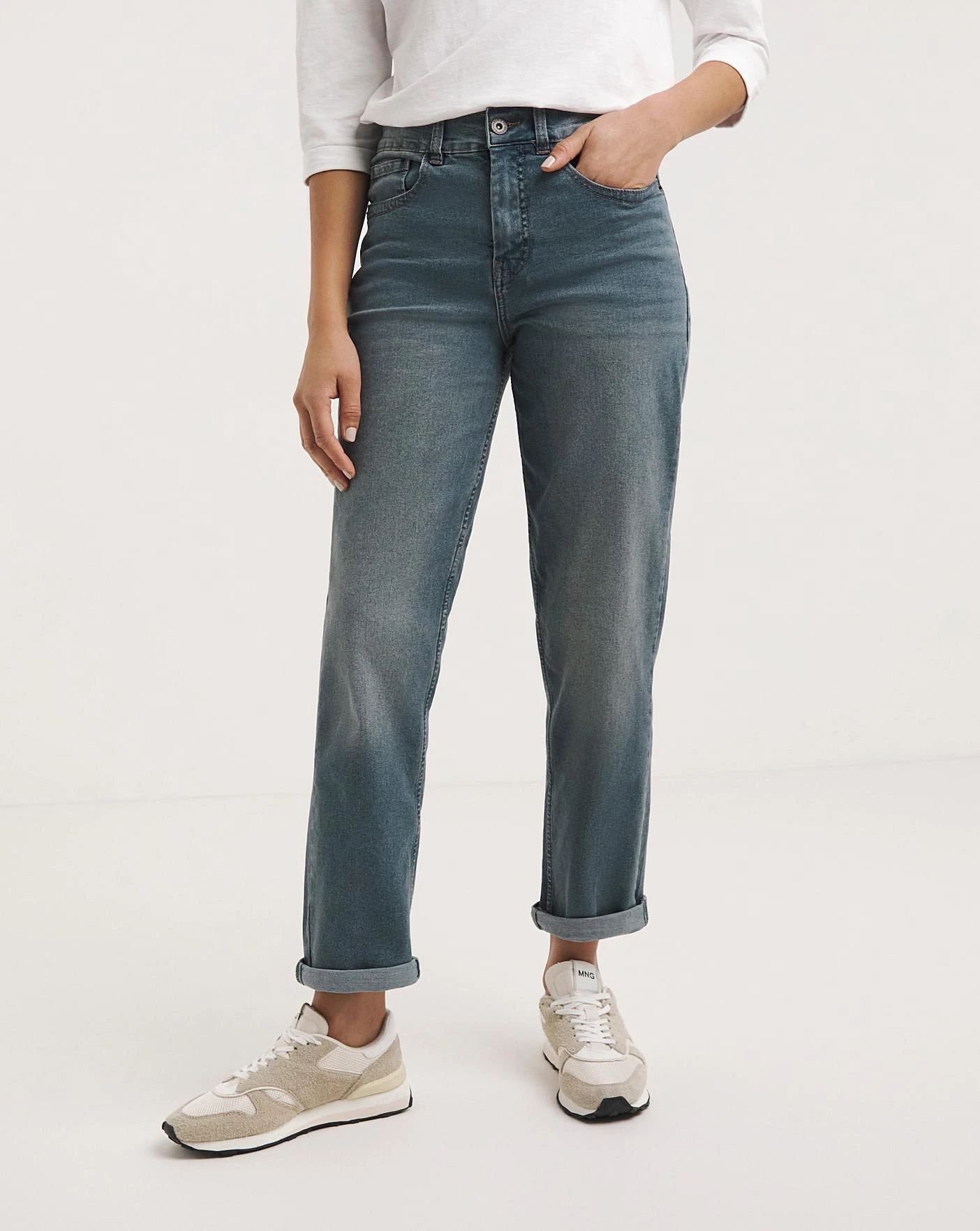 24/7 Vintage Blue Boyfriend Jeans Made With Organic Cotton| Light Vintage Bleach 4 24/7 Vintage Blue Boyfriend Jeans Made With Organic Cotton| Light Vintage Bleach - Image 2