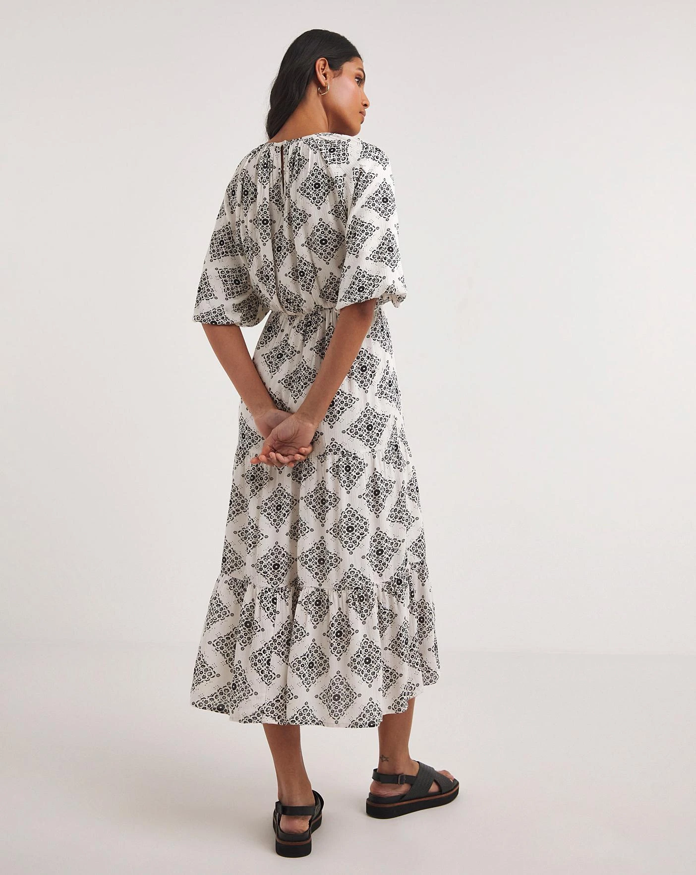 Crinkle Tiered Smock Dress With Puff Sleeves| Monochrome 6 Crinkle Tiered Smock Dress With Puff Sleeves| Monochrome - Image 4