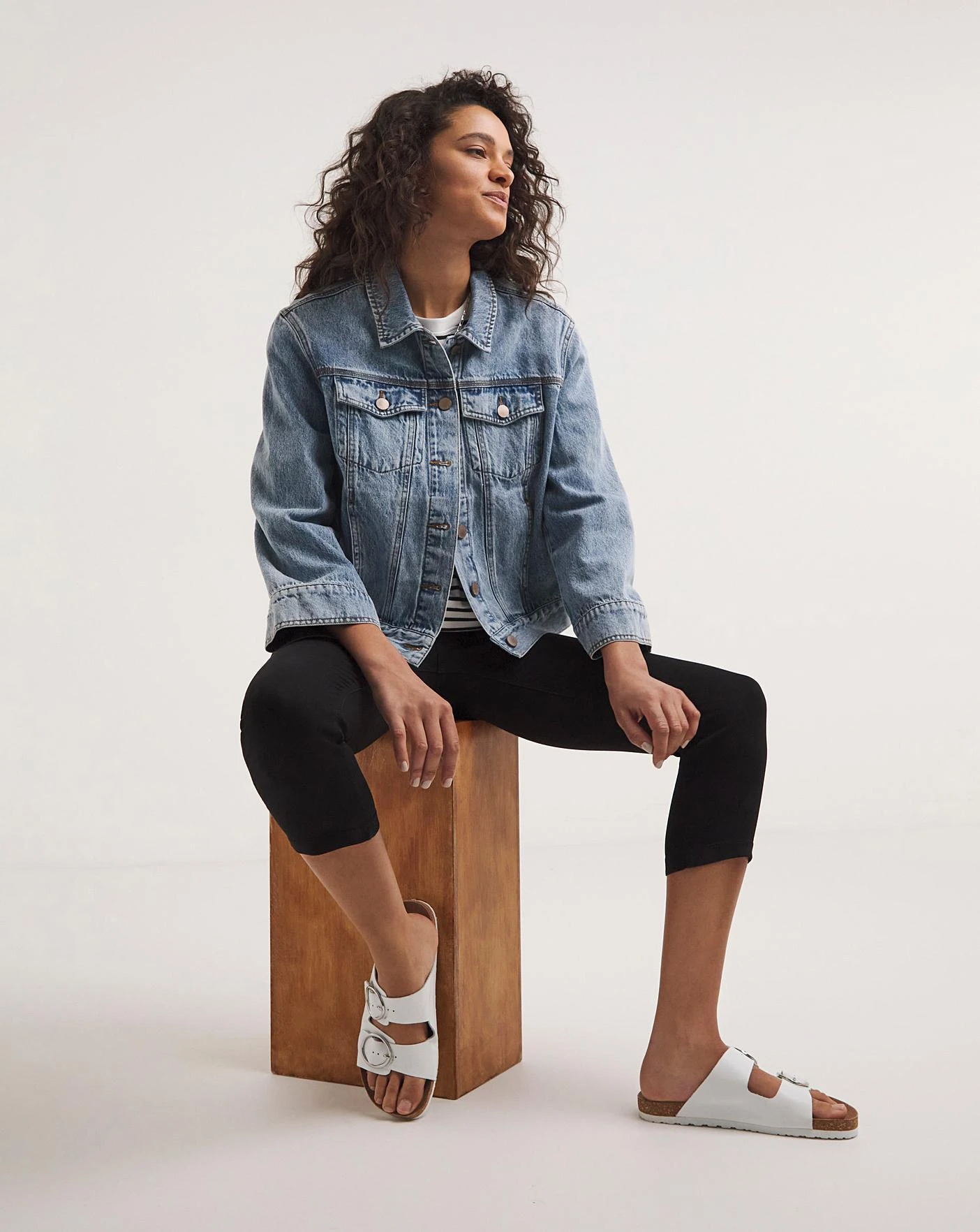 Amber Black Pull On Crop Jeggings| Black 3 Amber Black Pull On Crop Jeggings| Black